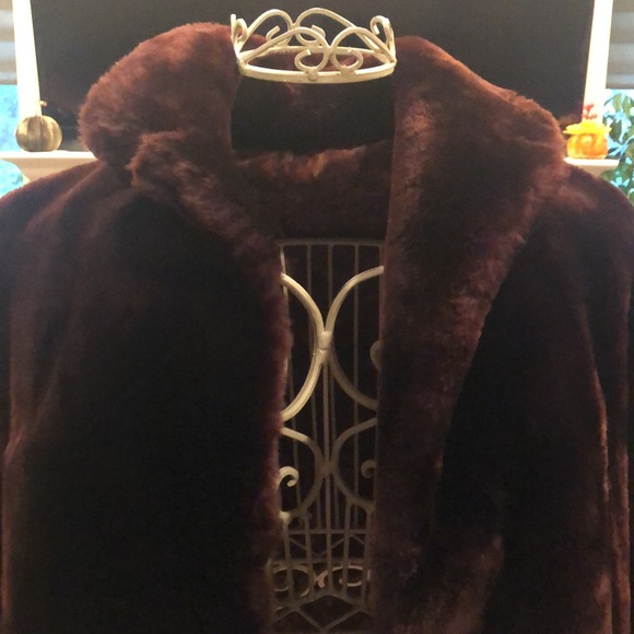 Vintage, Mouton fur coat. Runs small would probably fit extra small, size 2 to 4 - Picture 6 of 7